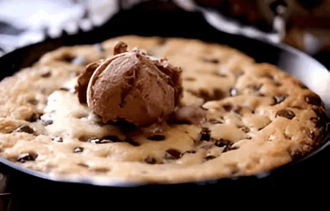 Chocolate chip cookie